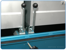 Convenient and user-friendly filter tightening mechanism