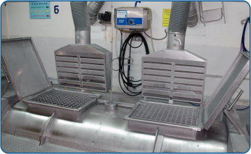 Suction and filtration system for unloading raw material bags