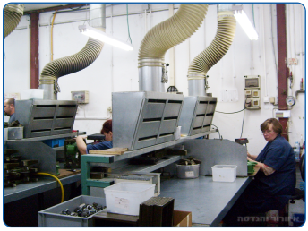 Slot hoods for smoke and vapor extraction