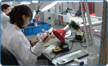 Anti-static fume extraction desktop arm for suction of smoke, solder fumes, and industrial gases