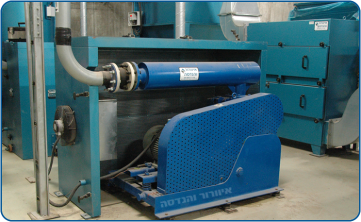 ROOTS compressor inside a split acoustic enclosure with forced ventilation