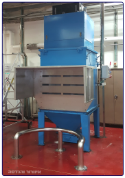 Dust suction extractor from airborne dust generated during the pouring of raw materials into a container in the food industry, including an integral blower in an acoustic chamber and an absolute HEPA filter
